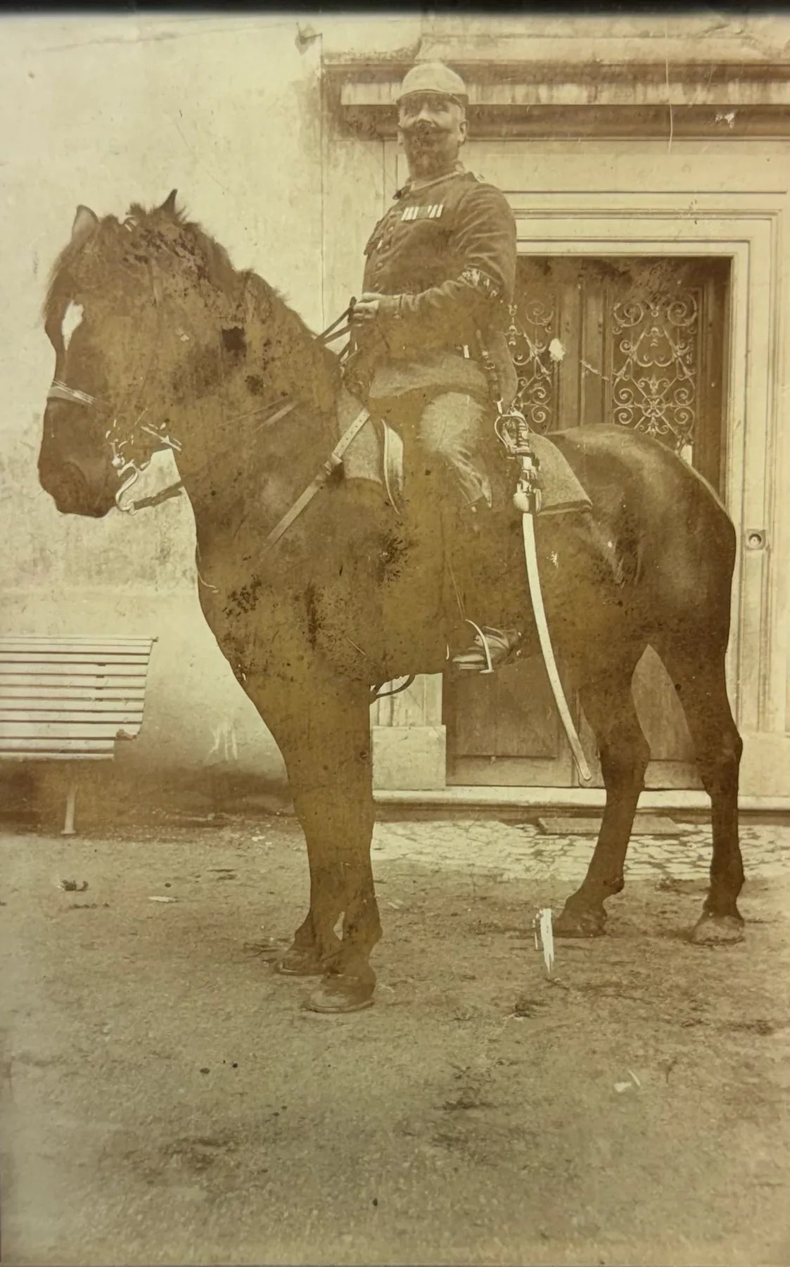 Reiter mit Pferd in Langen