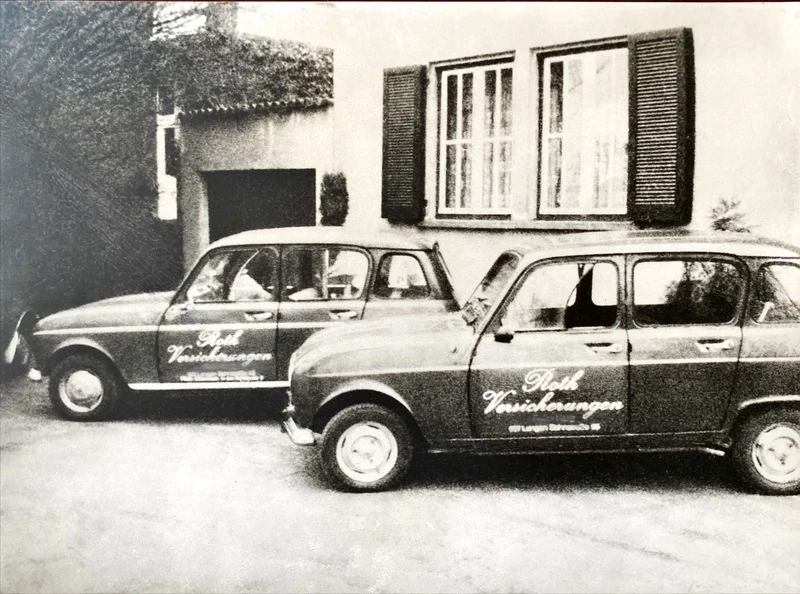 Two historic company cars bearing the Roth Versicherungen name